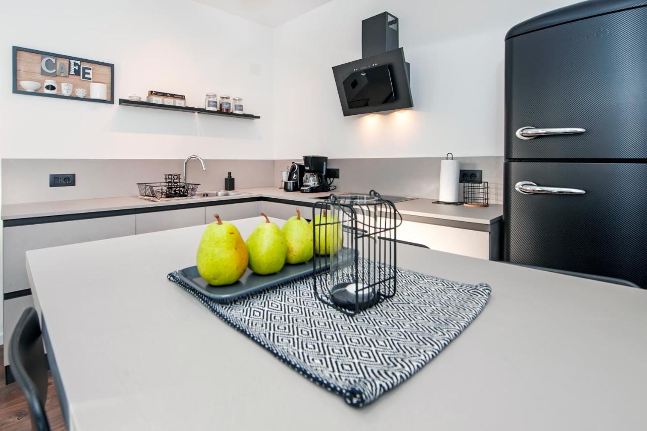 Apartment Margita Ровінь Екстер'єр фото