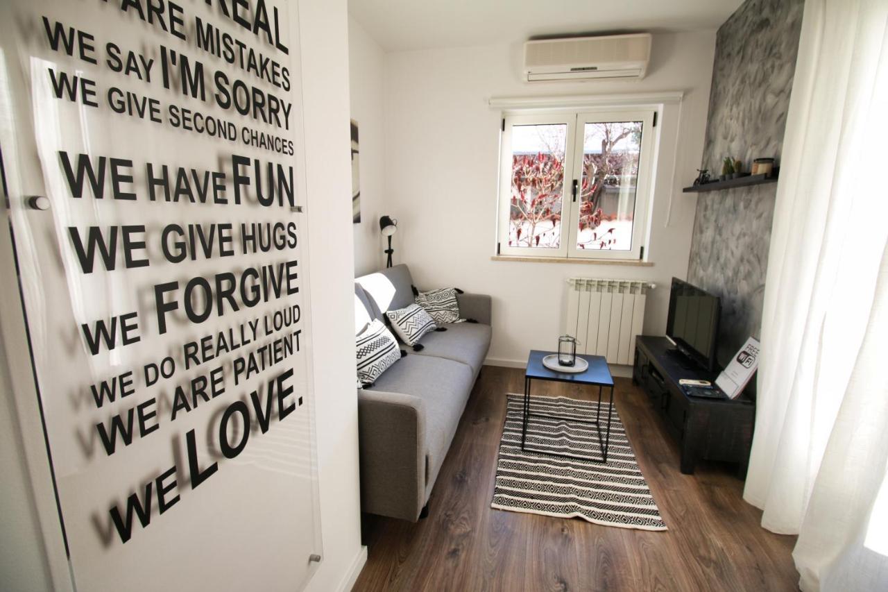 Apartment Margita Ровінь Екстер'єр фото