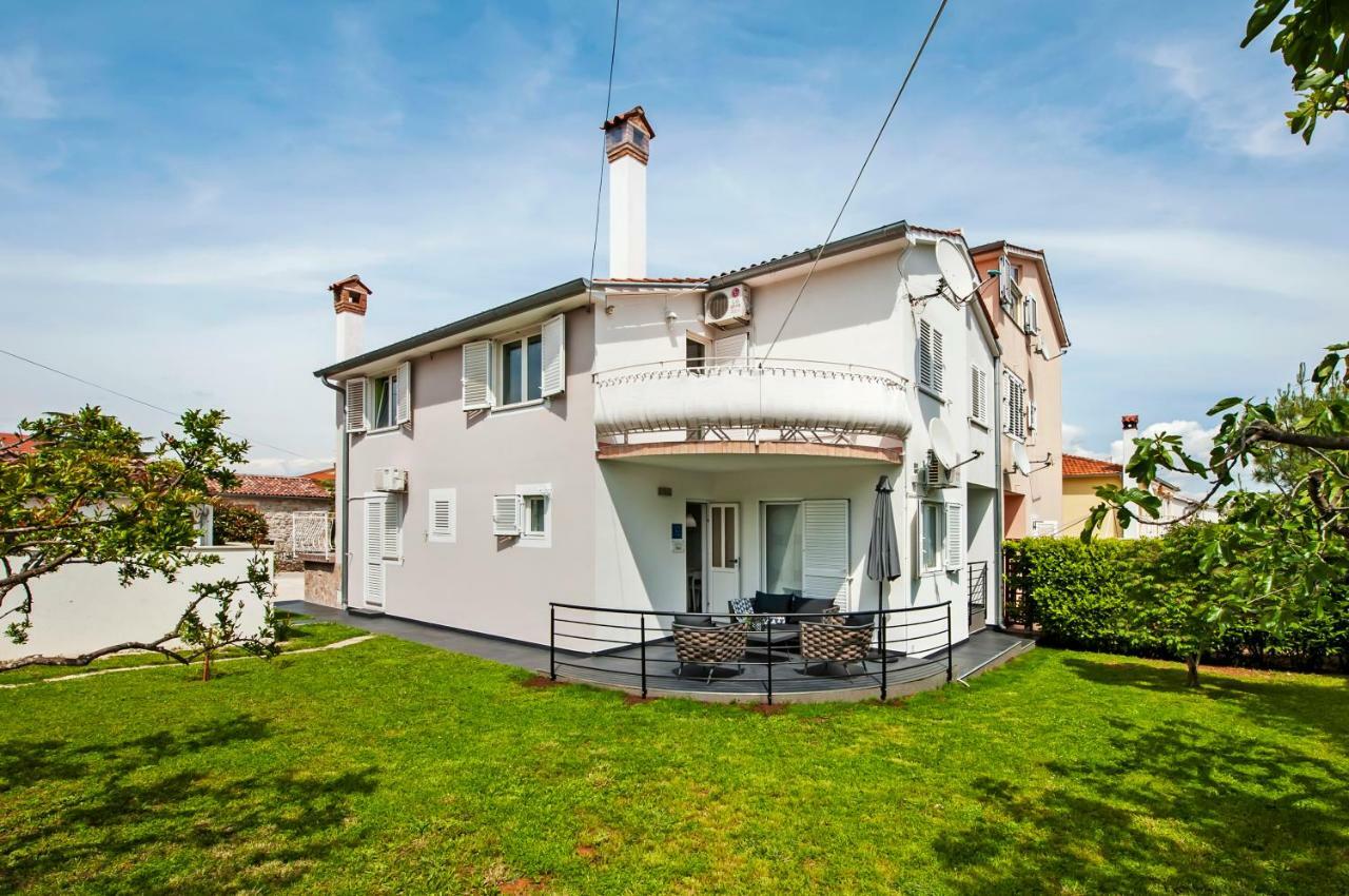 Apartment Margita Ровінь Екстер'єр фото