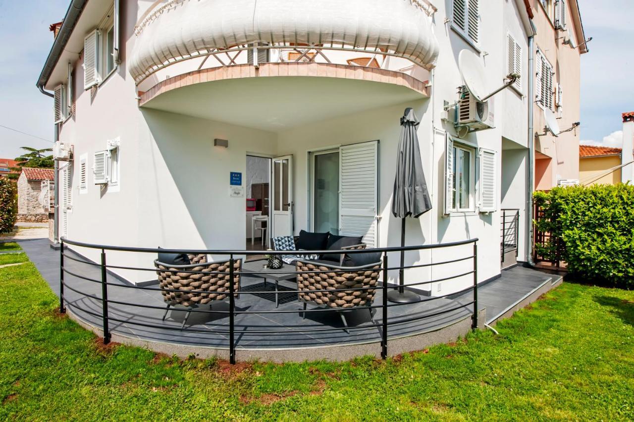 Apartment Margita Ровінь Екстер'єр фото